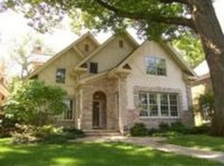 345 E Woodland Rd, Lake Bluff, IL 60044