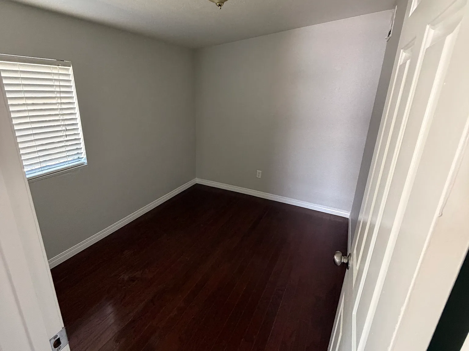 3 bed, 825 sqft, $3,200 — Photo 3