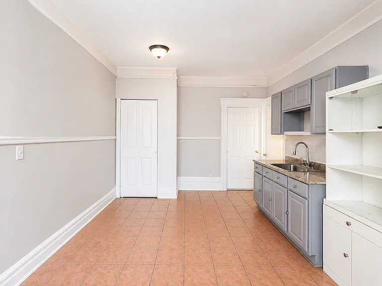 225-227 Clifton Ave #10A — Photo 4