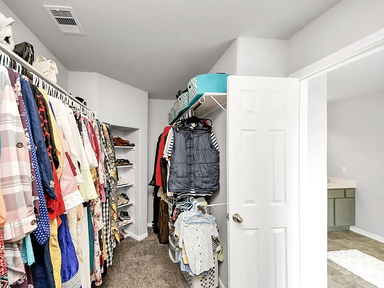 2918 Silverhorn Ln — Photo 36