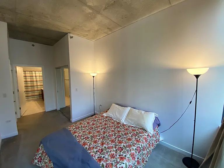 235 W Van Buren St #1422 — Photo 8