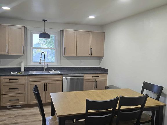 4th image of 231 S Lincoln Ave