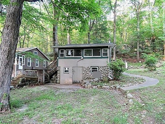 2nd image of 16 Glenwood Ln
