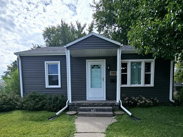 2127 Oak St, Bettendorf, IA 52722