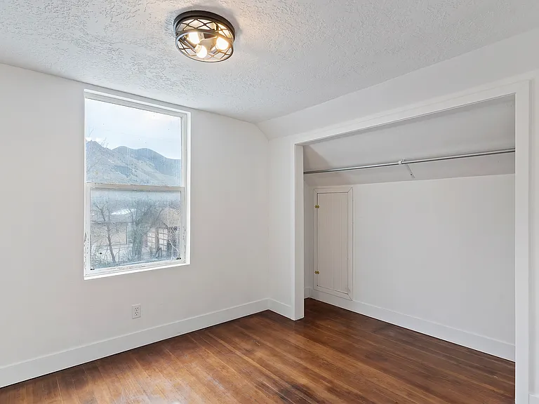 678 N 100 E — Photo 18