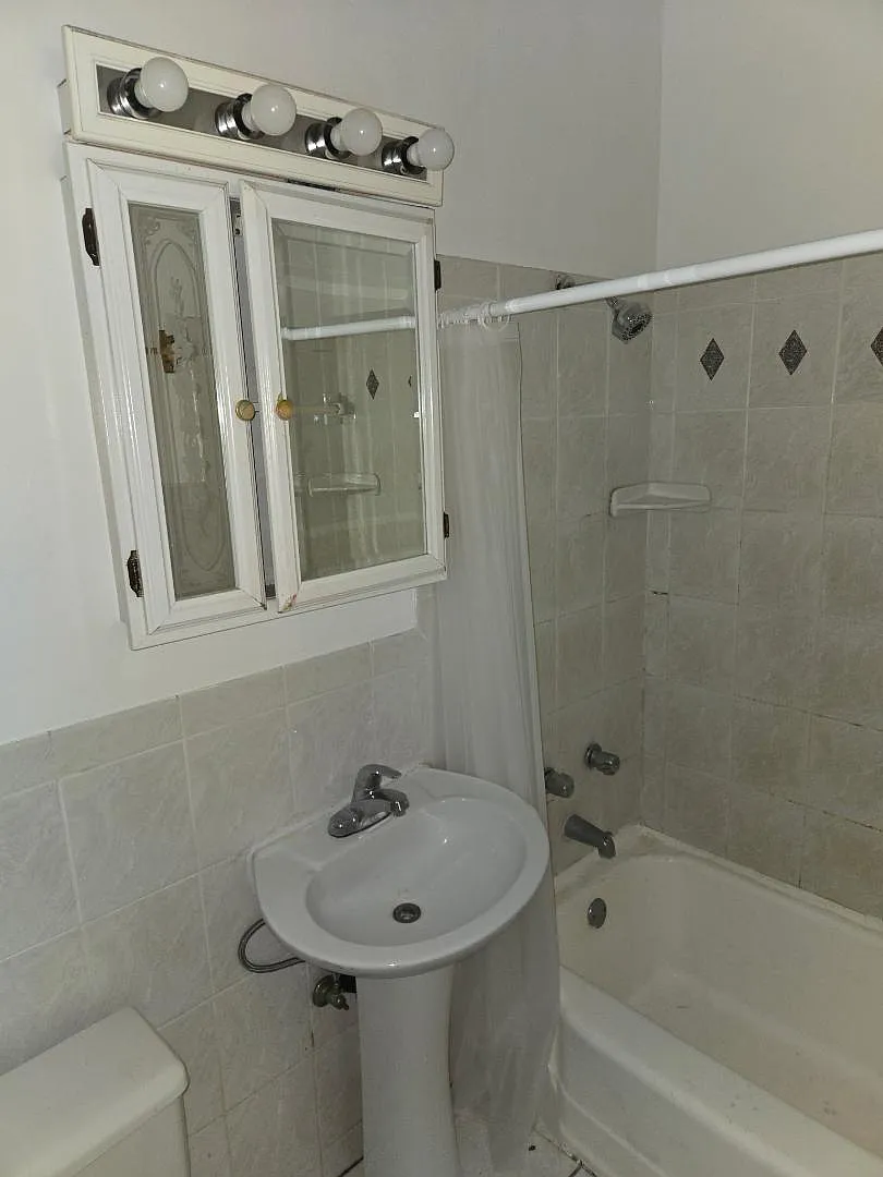 1114 W Grace St — Photo 2