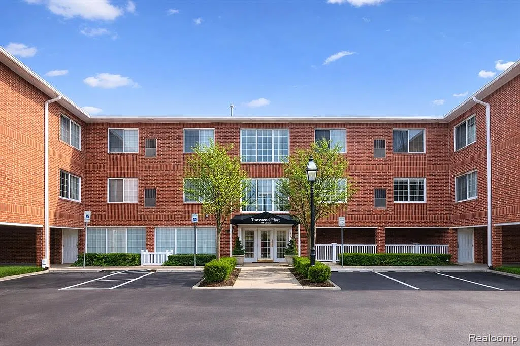 1 bed, 1.0 bath, 584 sqft, $2,175 — Photo 1