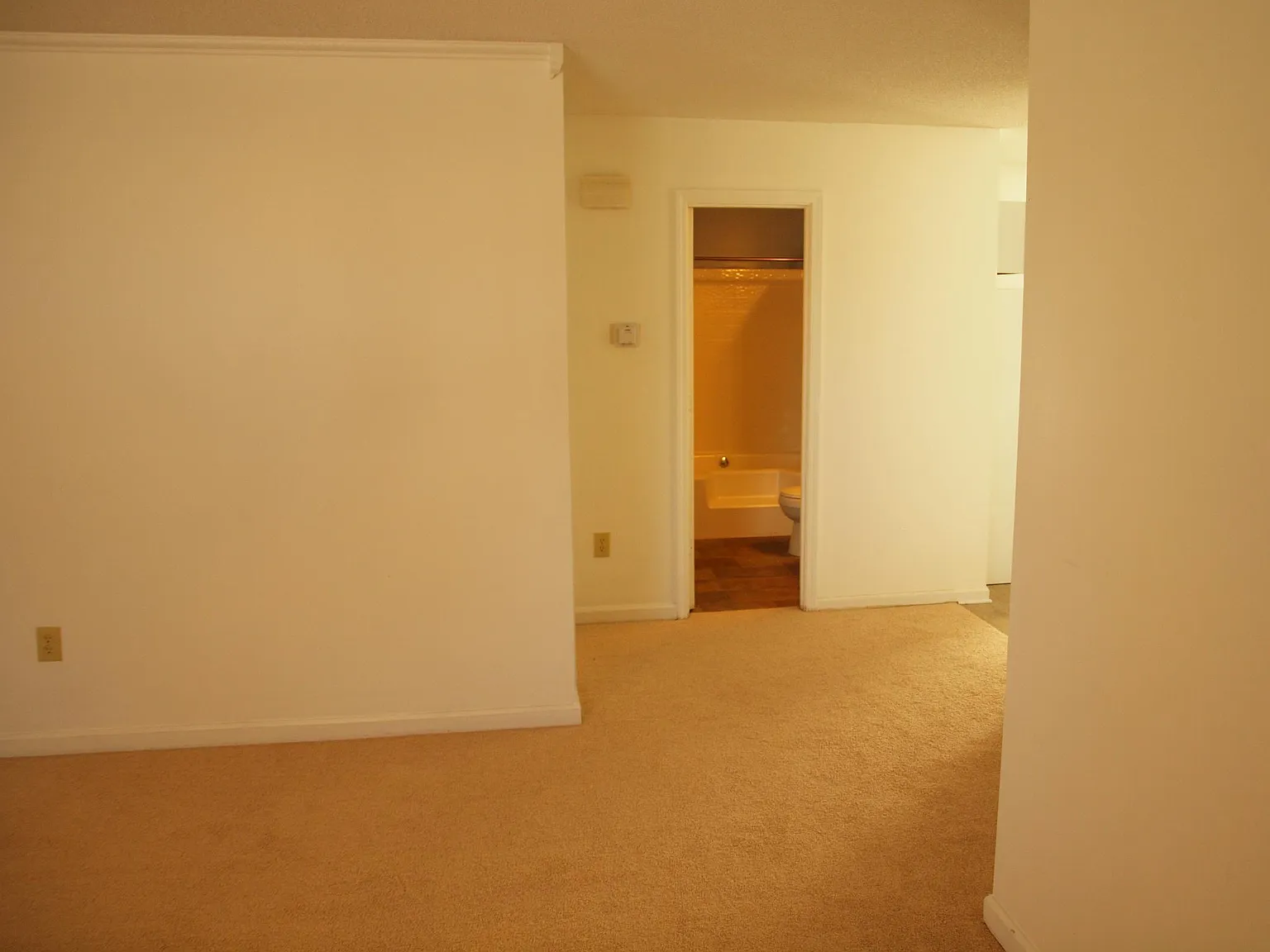 3 bed, 1616 sqft, $1,850 — Photo 3