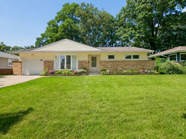 40 Wildwood Rd, Elk Grove Village, IL 60007