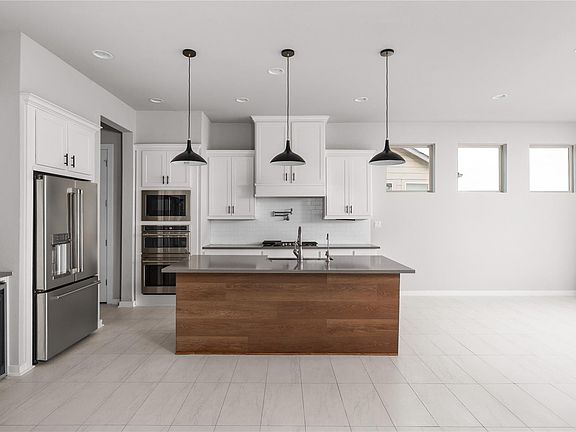 3rd image of 595 Dayridge Dr