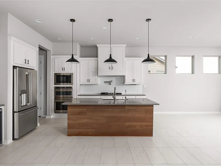 595 Dayridge Dr — Photo 3