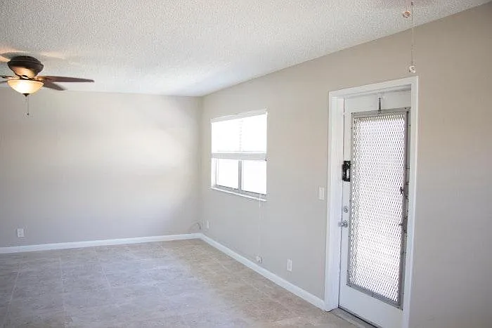 233 Brittany E — Photo 15