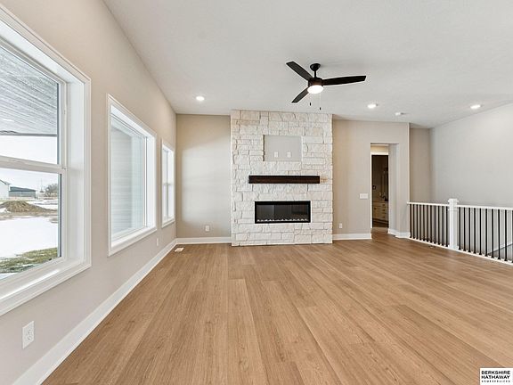 4th image of 20814 Kansas Ave