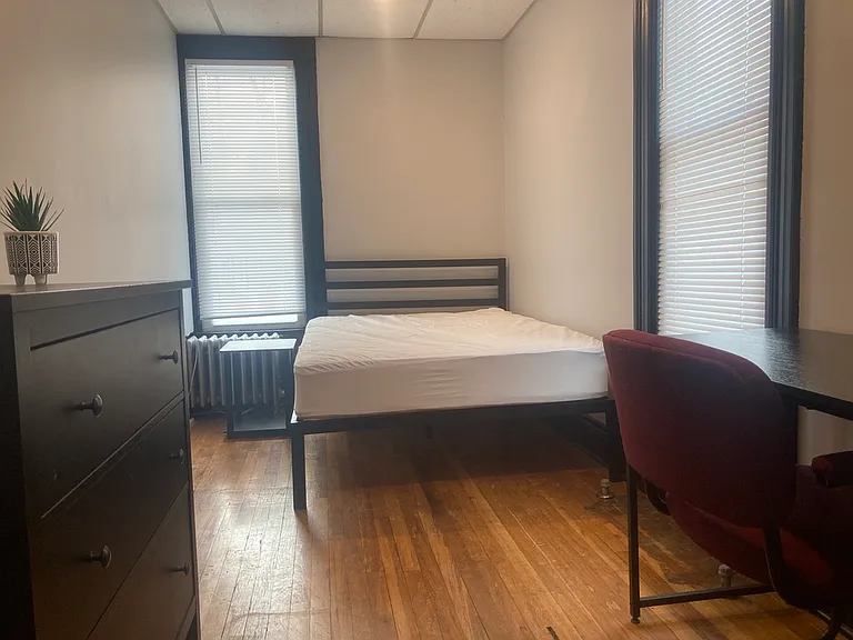 38 Groton Ave #1W — Photo 4