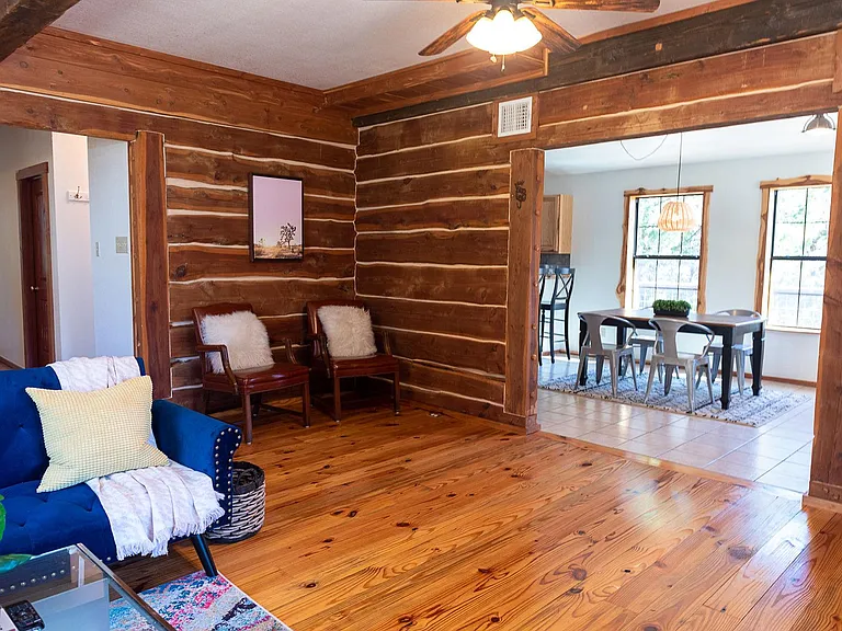 1381 Greenbriar Dr — Photo 9