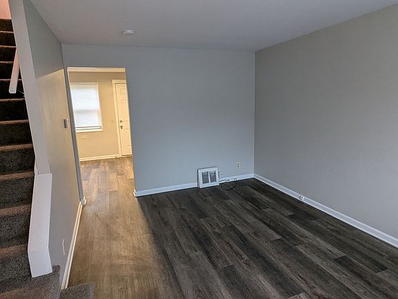 3rd image of 1404 20th St NE #1408