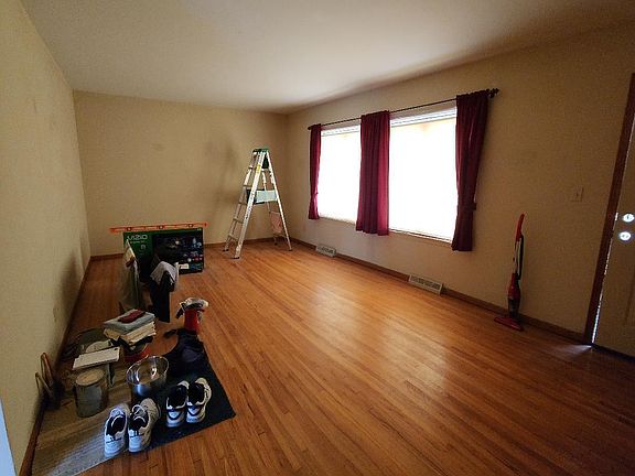 2nd image of 1306 Crestview Rd