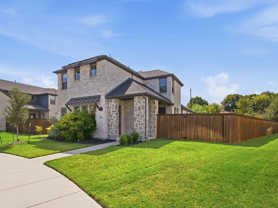 7243 Zachery Dr