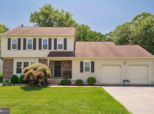 12 Ridgewood Dr, Hockessin, DE 19707