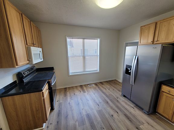 4th image of 167 E 17th St