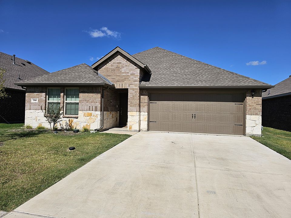 1st image of 702 Agarita Way