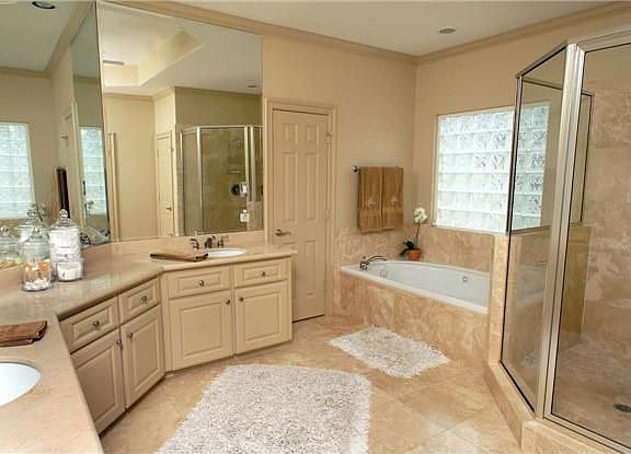 2nd image of 4915 Tamarisk St