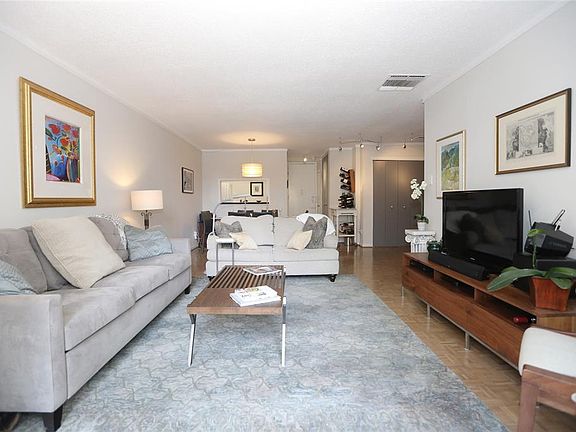 5th image of 3600 Montrose Blvd Unit 205