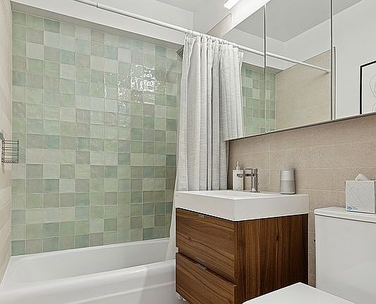 5th image of 170 W 23rd St APT 4B