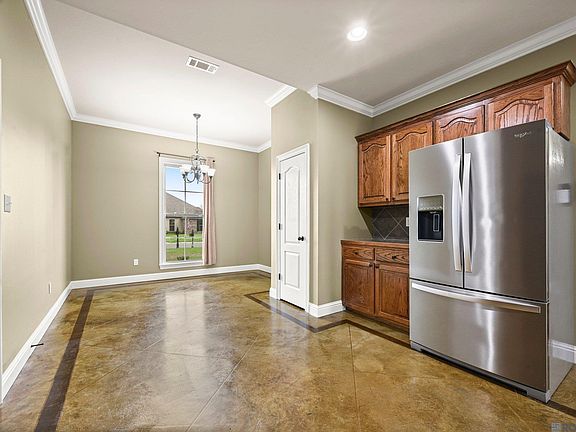 3rd image of 15022 Cross Creek Blvd
