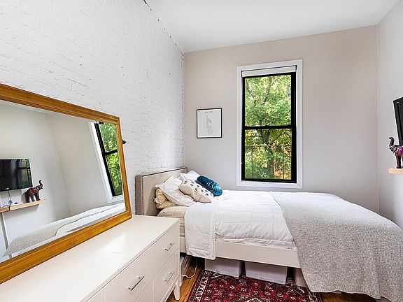 5th image of 61 W 68th St APT 10
