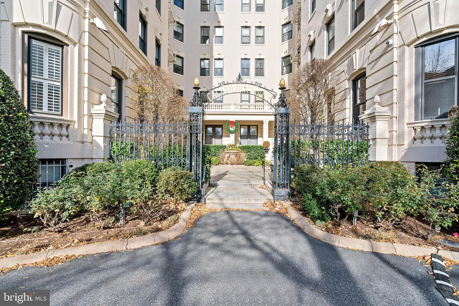 2205 California St NW APT 204 photo 1