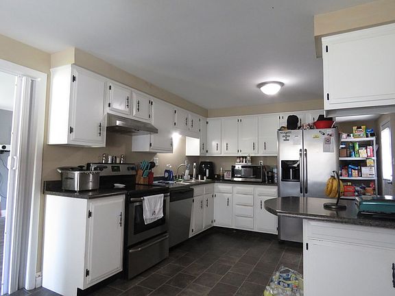 4th image of 4548 Spencer St