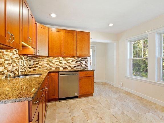 5th image of 177-179 Bigelow St