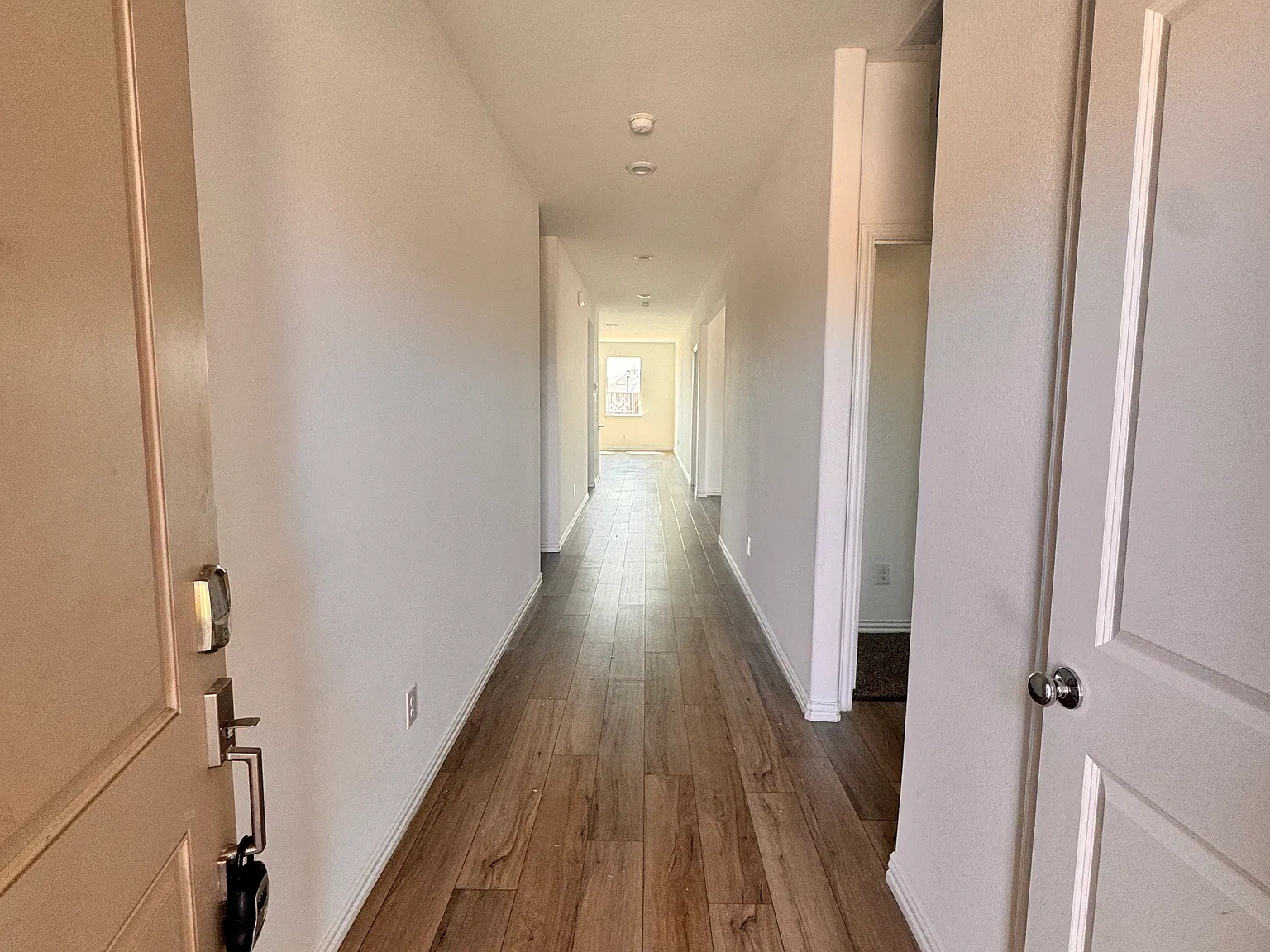 4 bed, 1996 sqft, $2,500 — Photo 3