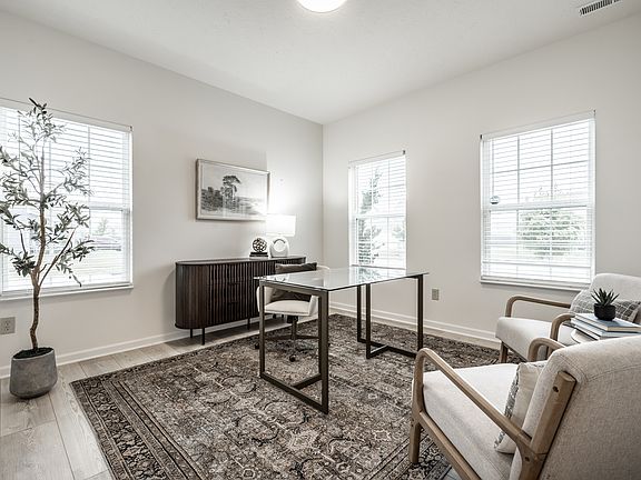 5th image of 647 Albermarle Dr