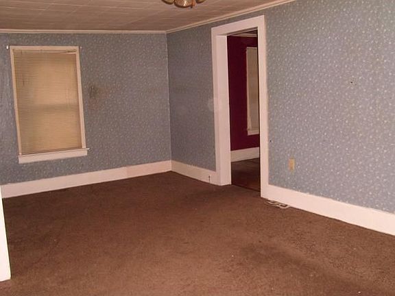 5th image of 1016 Montgomery St