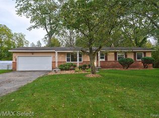 5390 River Ridge Dr, Flushing, MI 48433