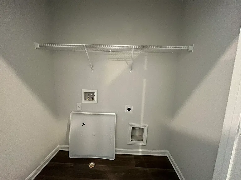 126 Lauren St — Photo 29