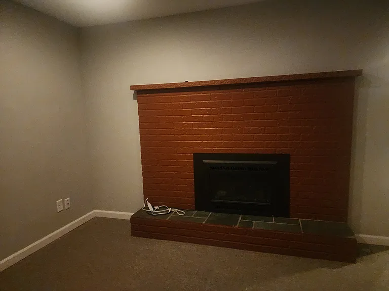 6228 Agnes Rd NE — Photo 2