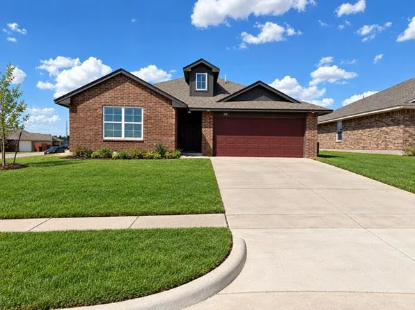 928 Hazy Brook Cir, Chickasha, OK 73018