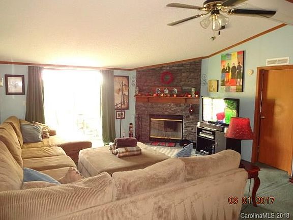3rd image of 122 Coco Ln