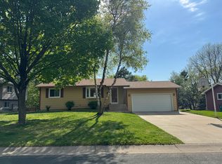 6990 Redwing Ln, Chanhassen, MN 55317