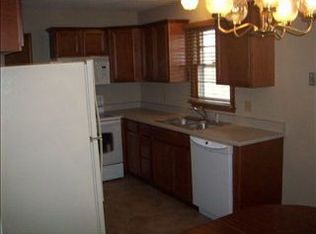 3200 SW 31st St, Topeka, KS 66614