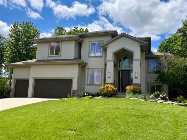 9914 Woodstock St, Lenexa, KS 66220