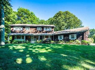 12 Ryder Ave, Dix Hills, NY 11746