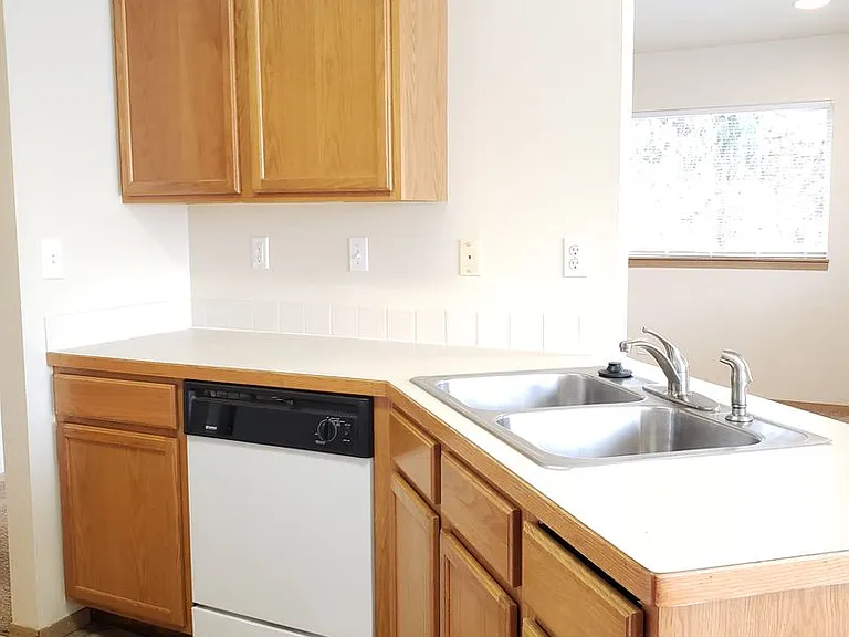 591 Eastmont Ave — Photo 8