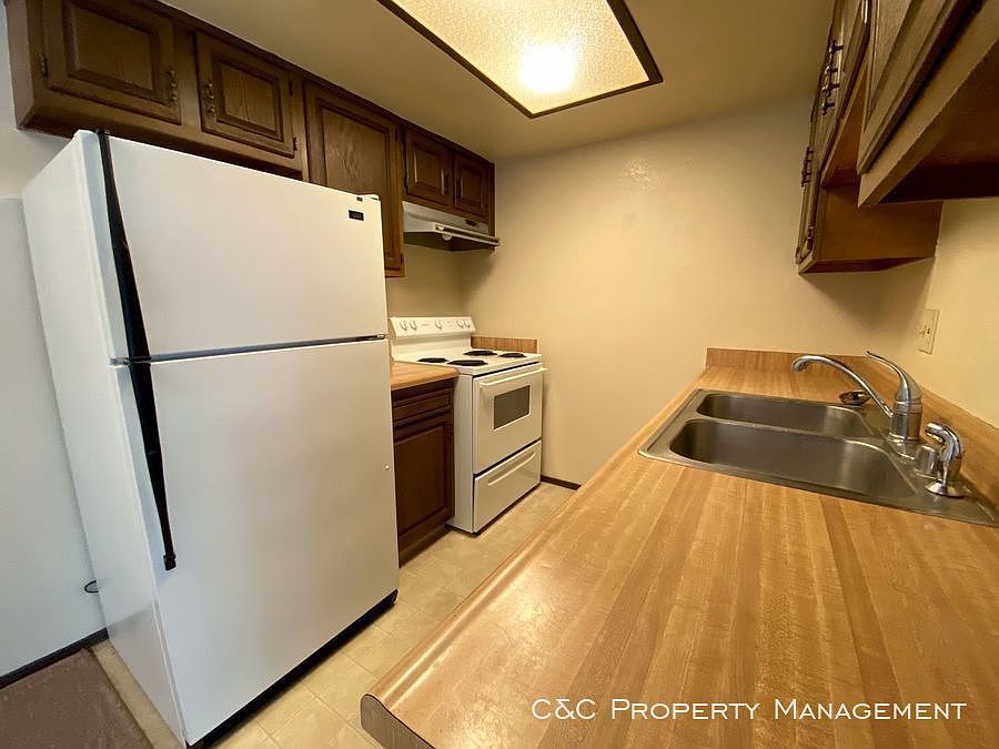 1st image of 421 Dela Vina Ave APT D