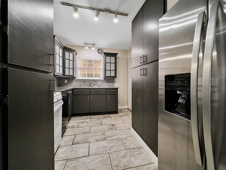 4505 Larch Ln — Photo 16