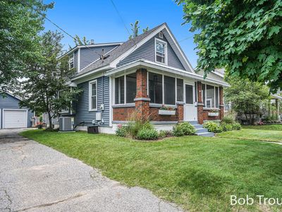 913 Arlington St NE, Grand Rapids, MI, 49505