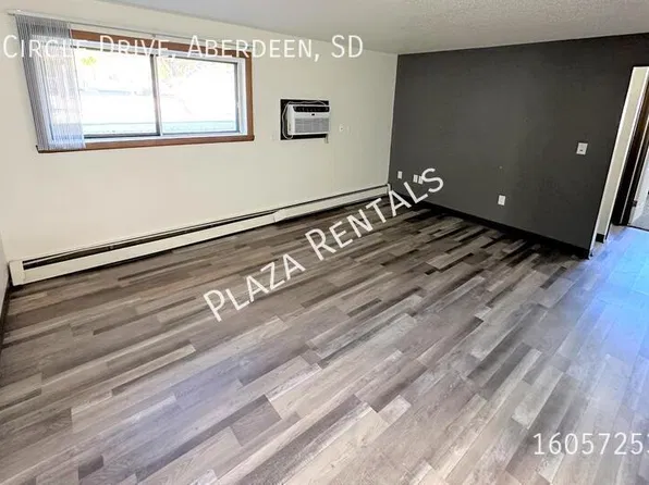 222 S Greenwood St #1, Aberdeen, SD 57401